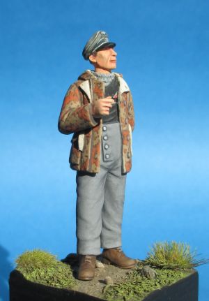 S2KW081 - Officer s/SS Pz Abt 501 1944